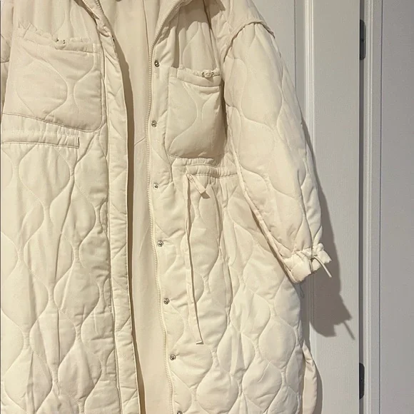 NWOT Motherhood Maternity Puffer Jacket in winter white - Picture 5 of 7
